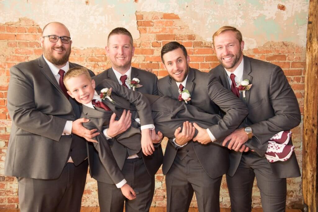 fun groomsmen photos